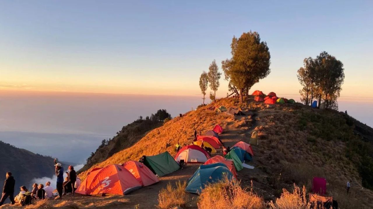 Sunrise at Mount Rinjani's 3,726m summit